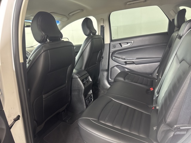2019 Ford Edge SEL photo 12