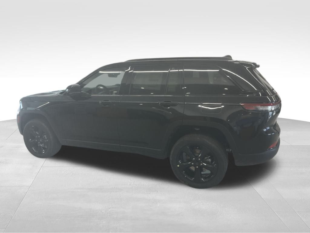 2025 Jeep Grand Cherokee Altitude X photo 4