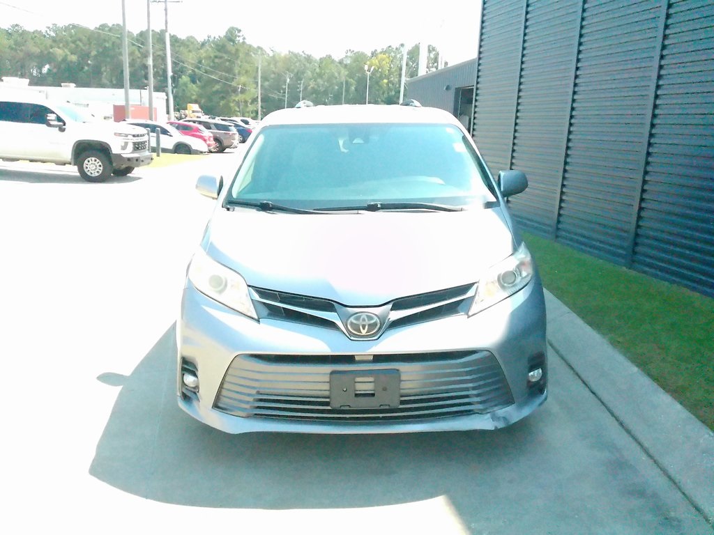 2018 Toyota Sienna XLE photo 7