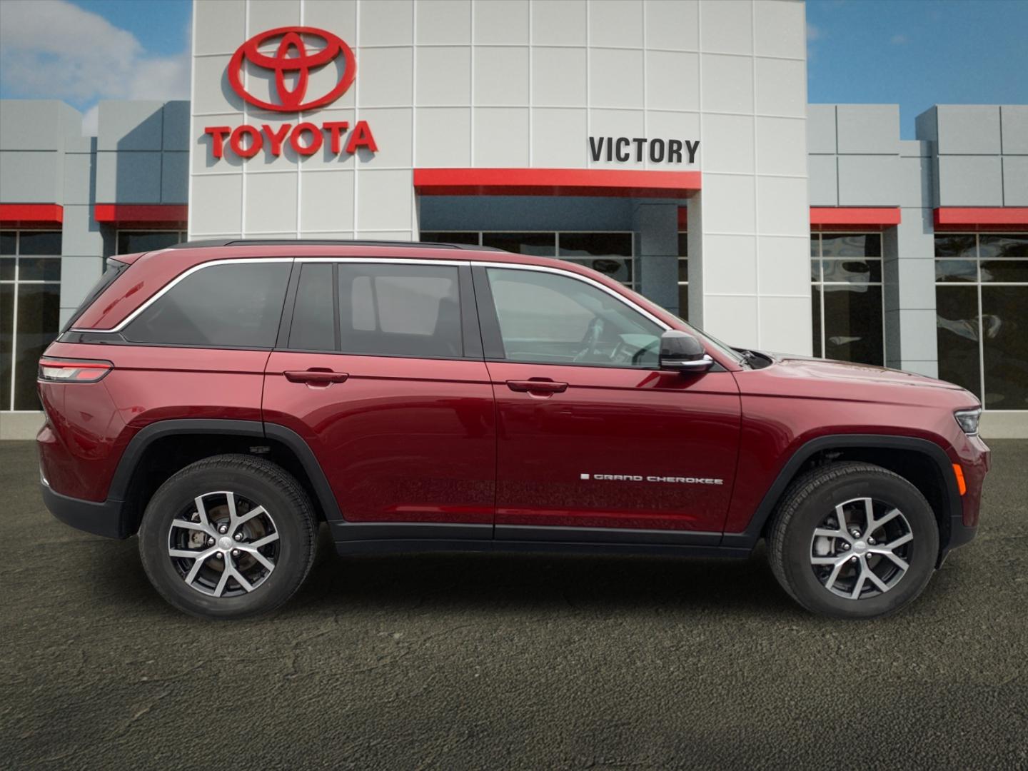 2024 Jeep Grand Cherokee Limited photo 2