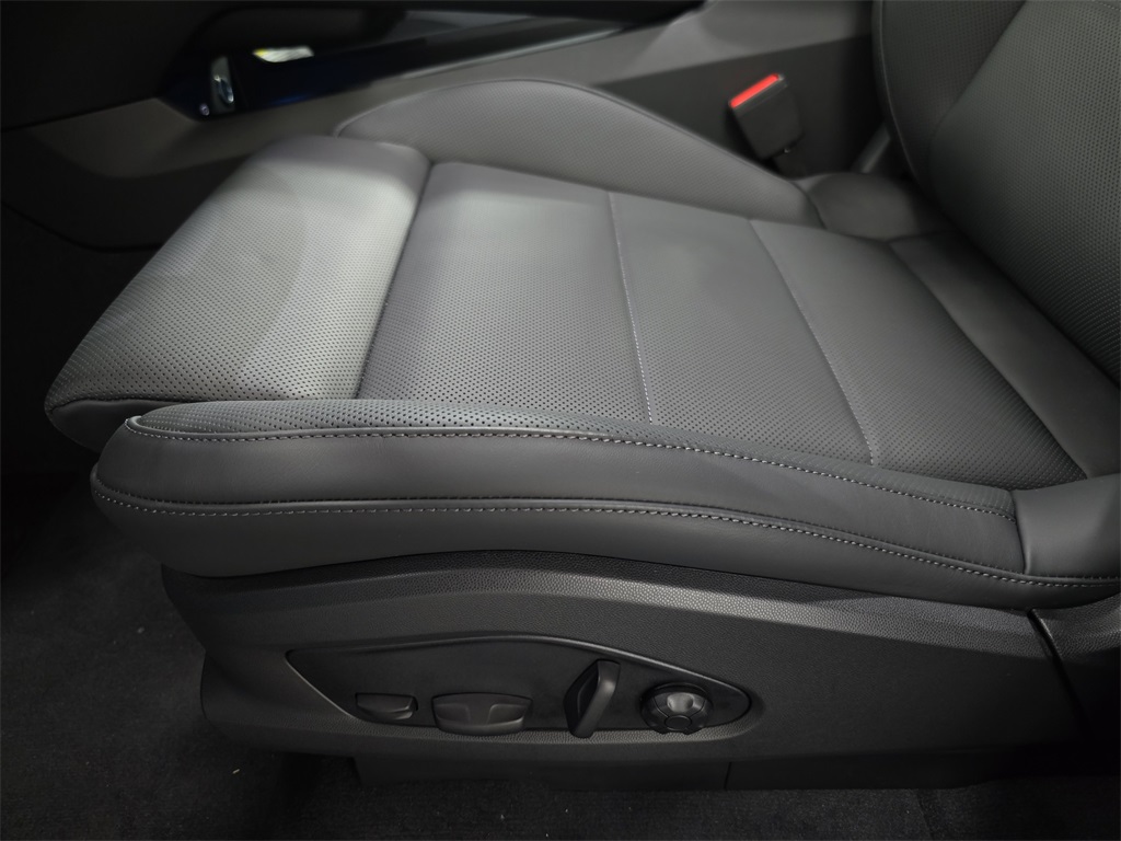 2025 Porsche Macan Electric photo 22