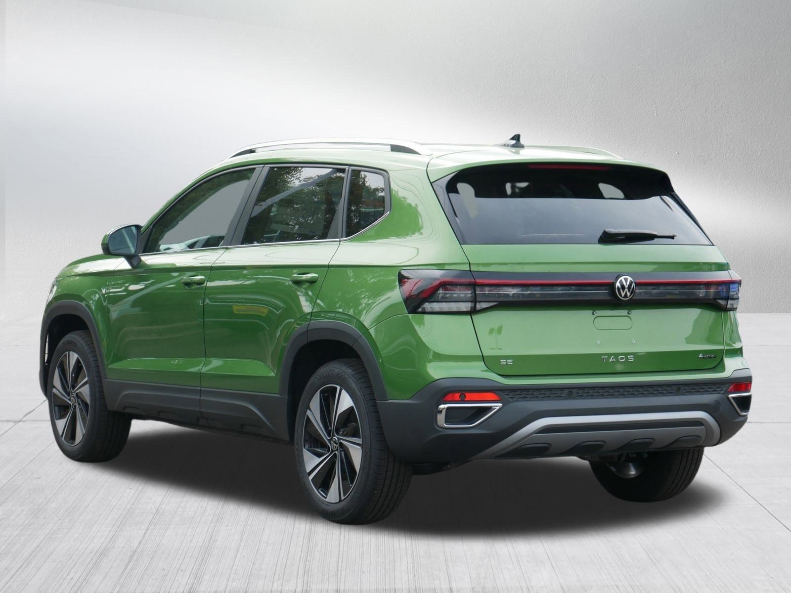 2025 Volkswagen Taos SE photo 2