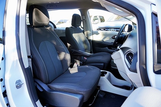 Certified Used 2022 White Chrysler LX image 10