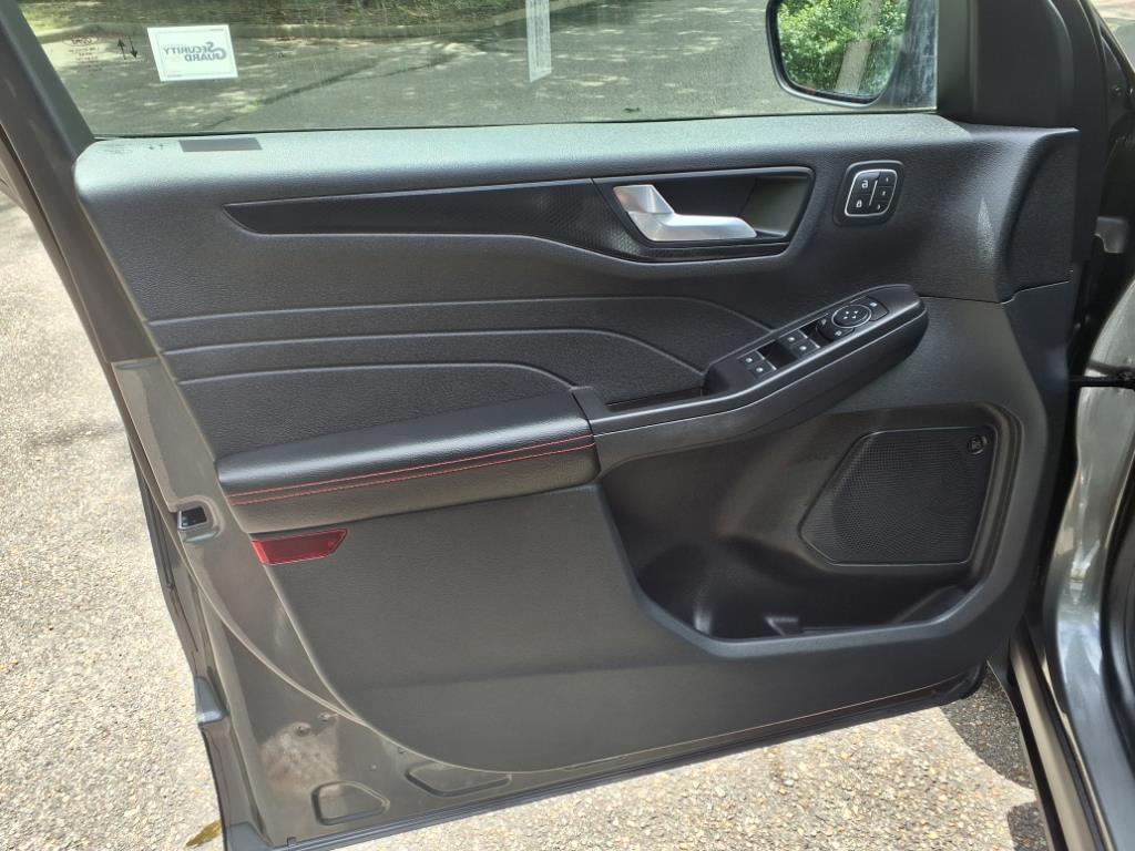 2022 Ford Escape SEL photo 12