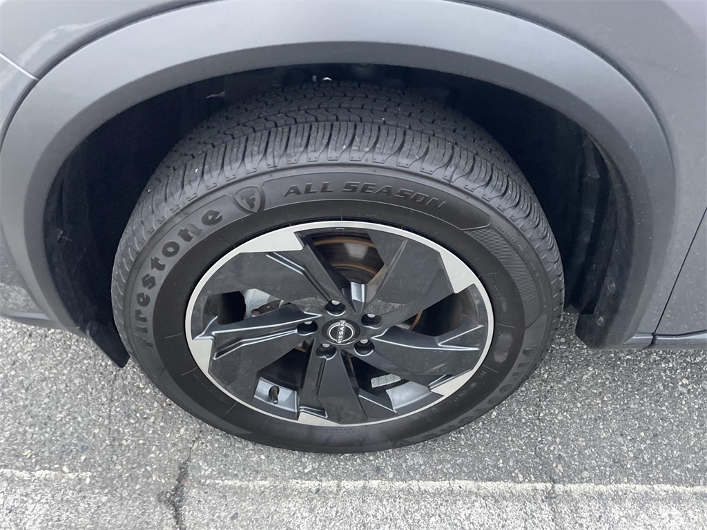 2024 Nissan Rogue SV photo 9
