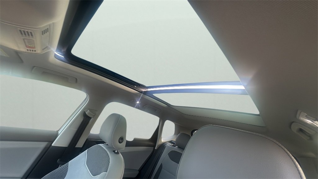 2023 Volkswagen Taos SE photo 14