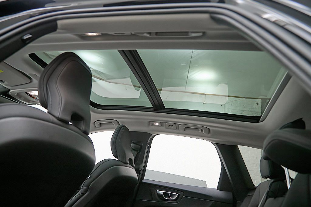 2026 VOLVO XC60 - Image 22