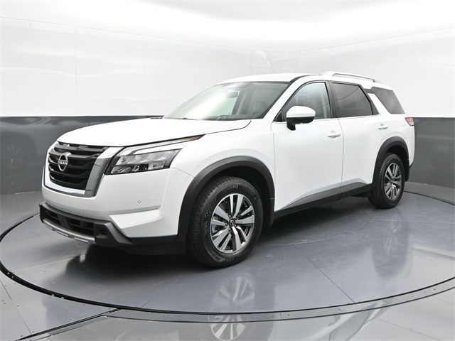 2025 Nissan Pathfinder SL photo 2