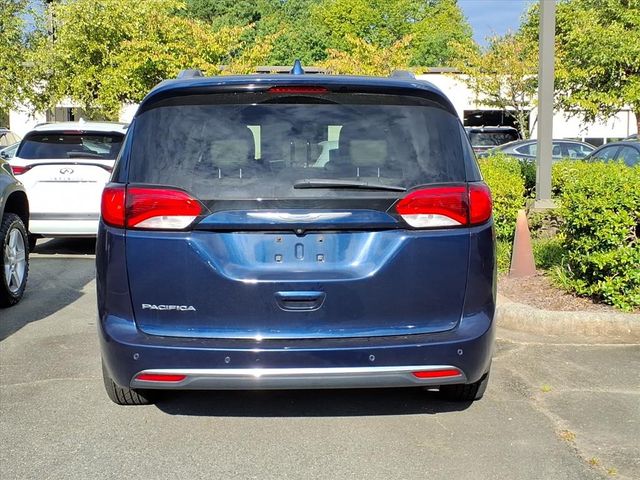 2017 Chrysler Pacifica Touring Plus photo 3