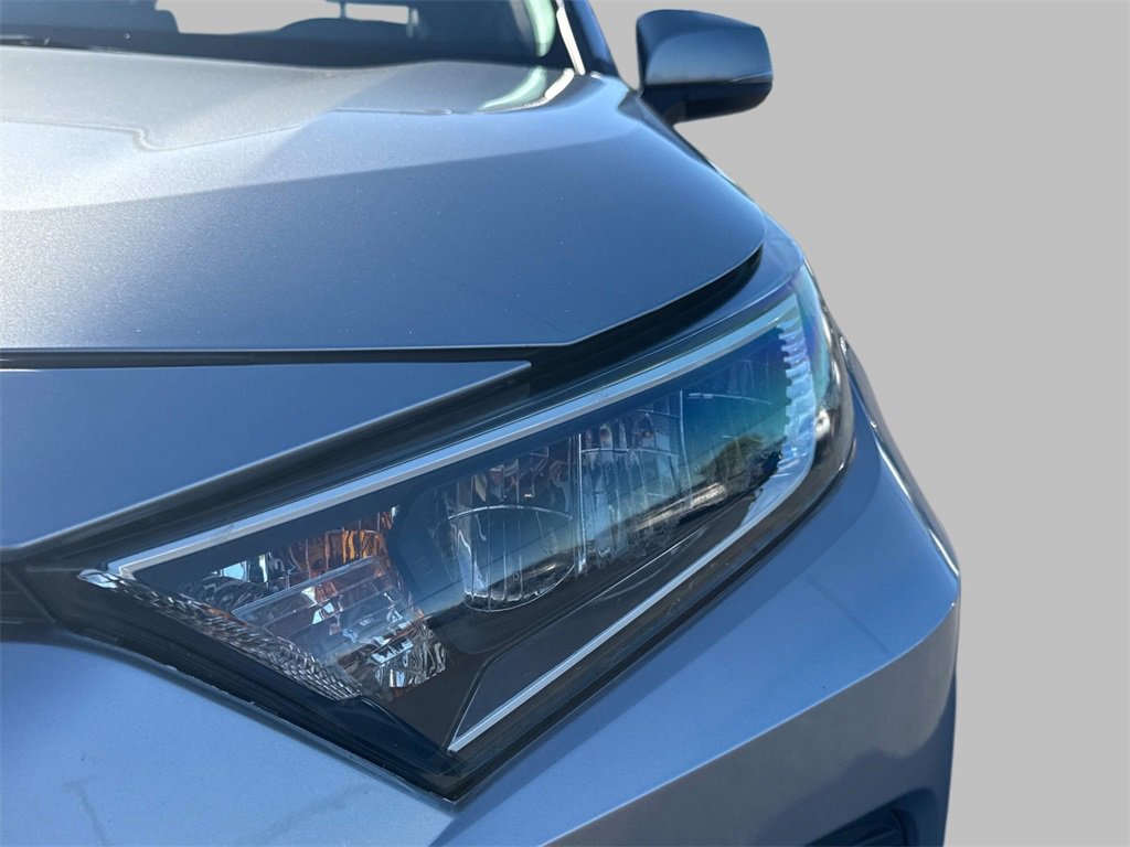 2020 Toyota RAV4 XLE Premium photo 9