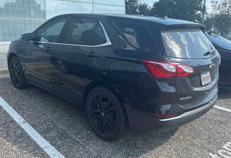 2020 Chevrolet Equinox LT photo 2