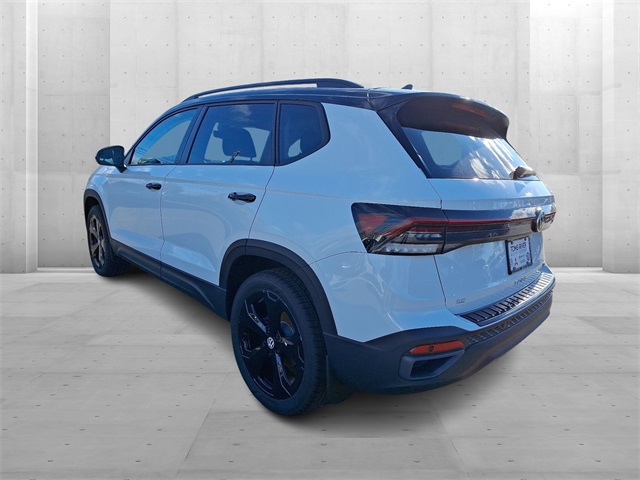 2025 Volkswagen Taos SE photo 2