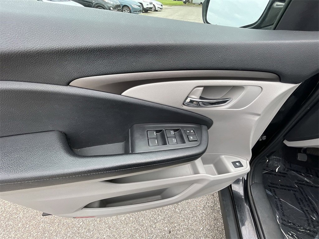2020 Honda Pilot LX photo 13