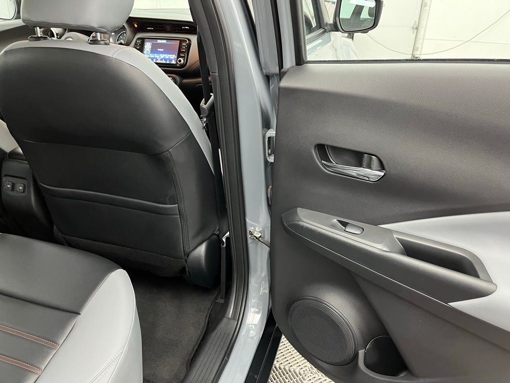 2023 Nissan Kicks SR photo 21