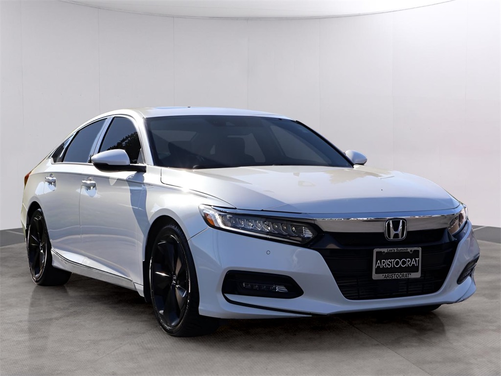 2018 Honda Accord Touring photo 3