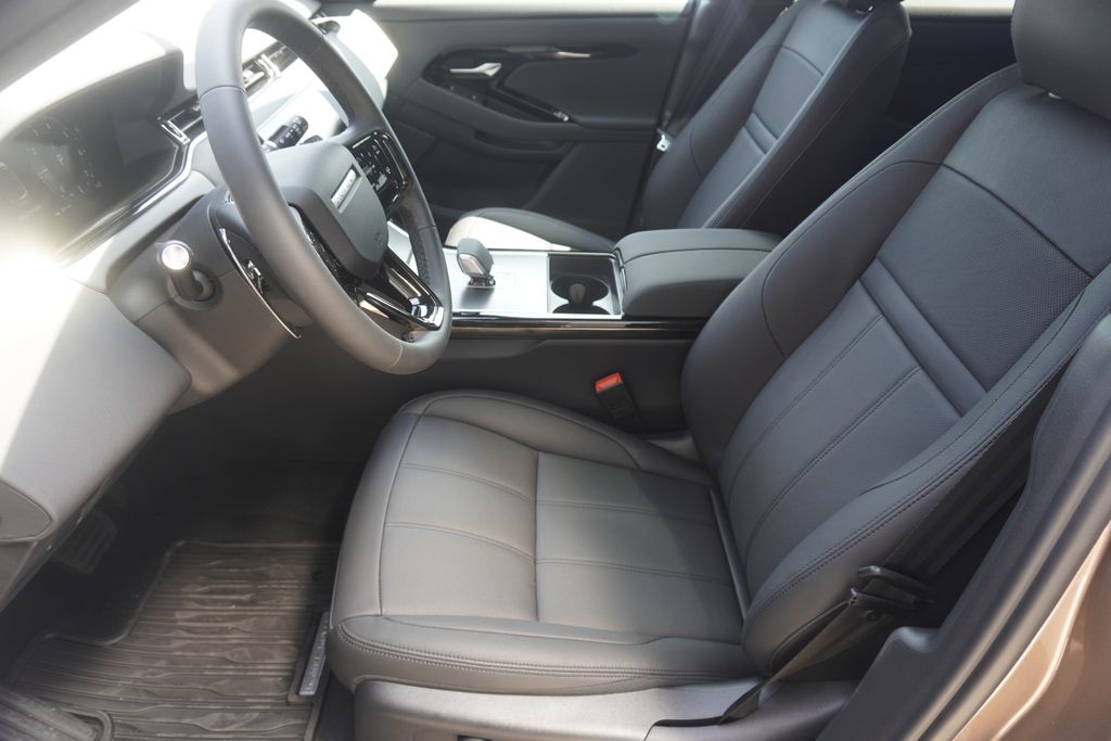2026 Land Rover Range Rover Evoque S photo 17