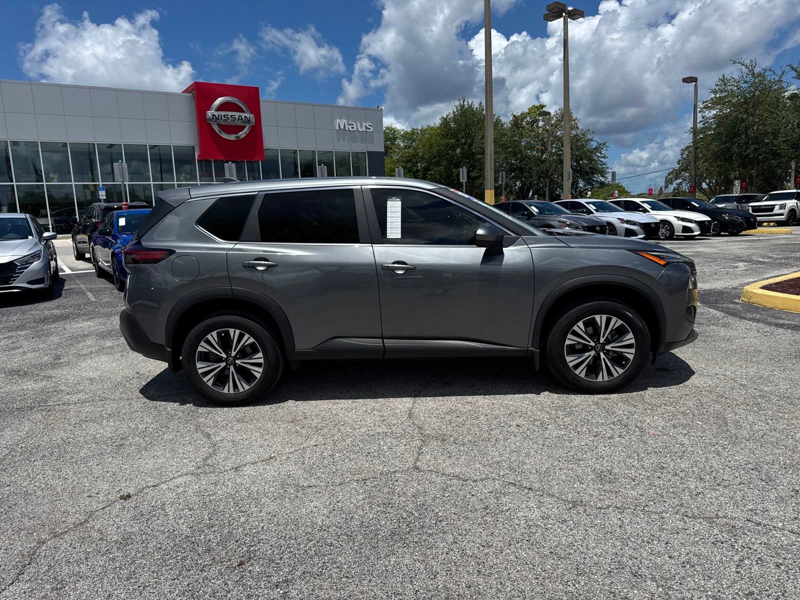 2023 Nissan Rogue SV photo 3
