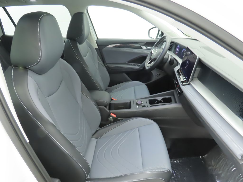 2025 Volkswagen Tiguan SE photo 20