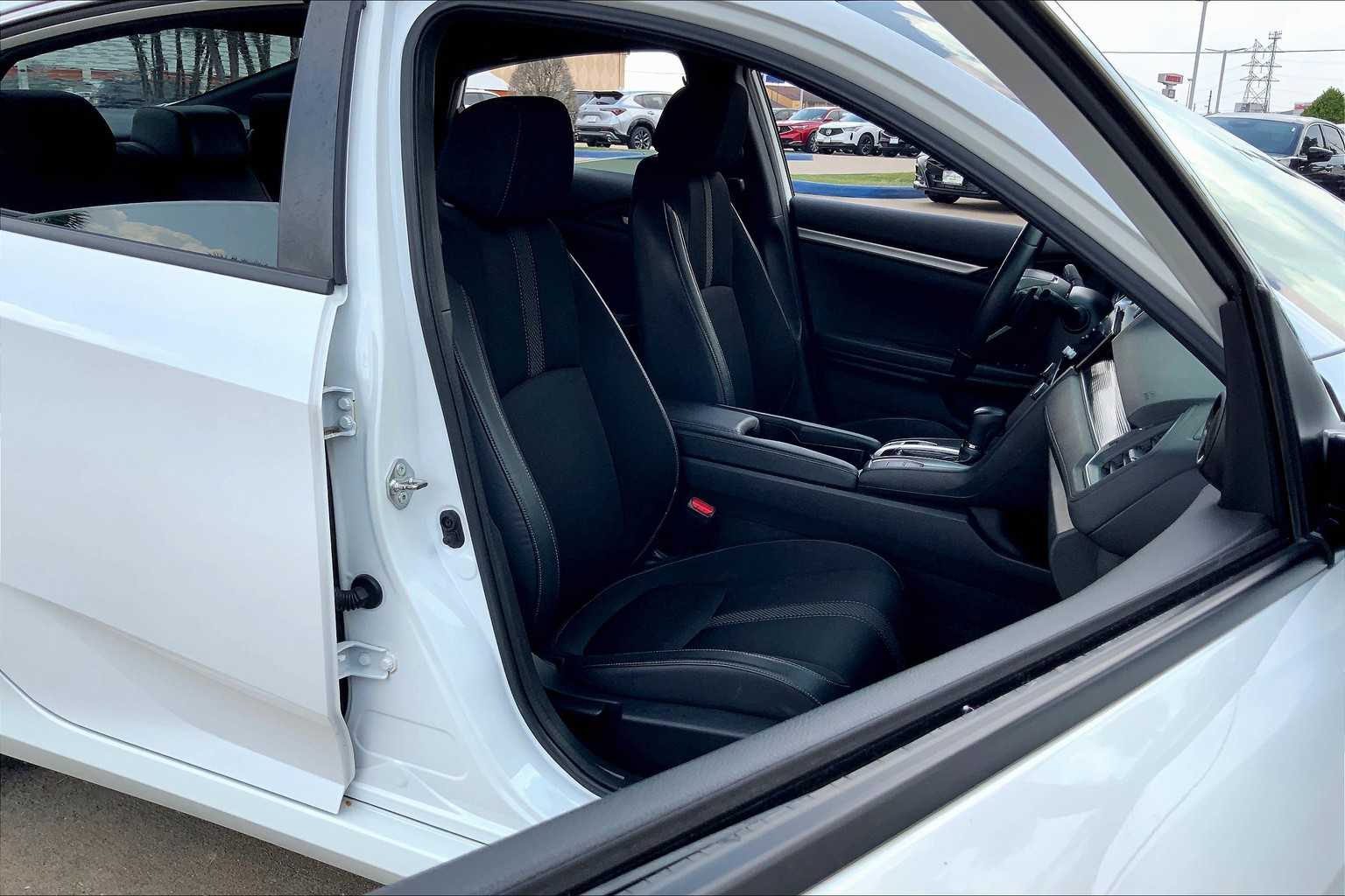 2019 Honda Civic Sport photo 8