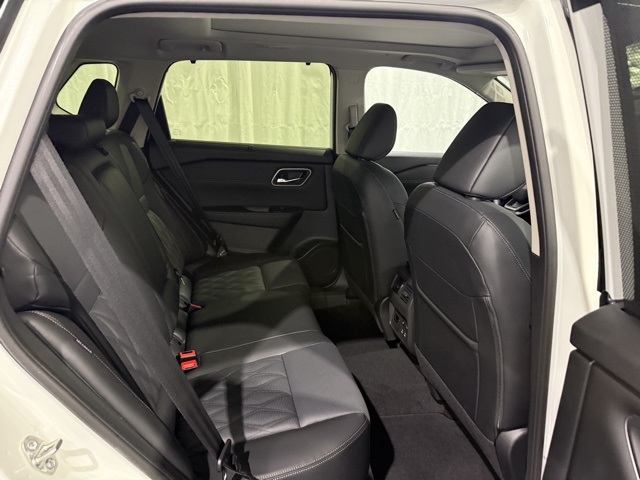 2026 Nissan Rogue Platinum photo 9