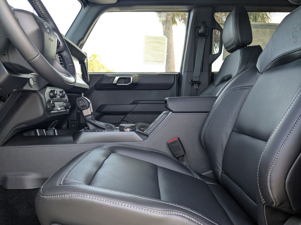 2025 Ford Bronco Outer Banks photo 21