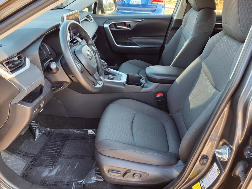2024 Toyota RAV4 Hybrid XLE photo 13