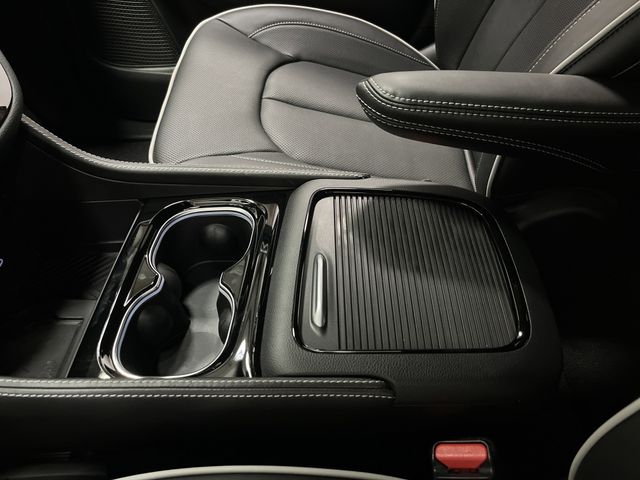 2026 Chrysler Pacifica Limited photo 19
