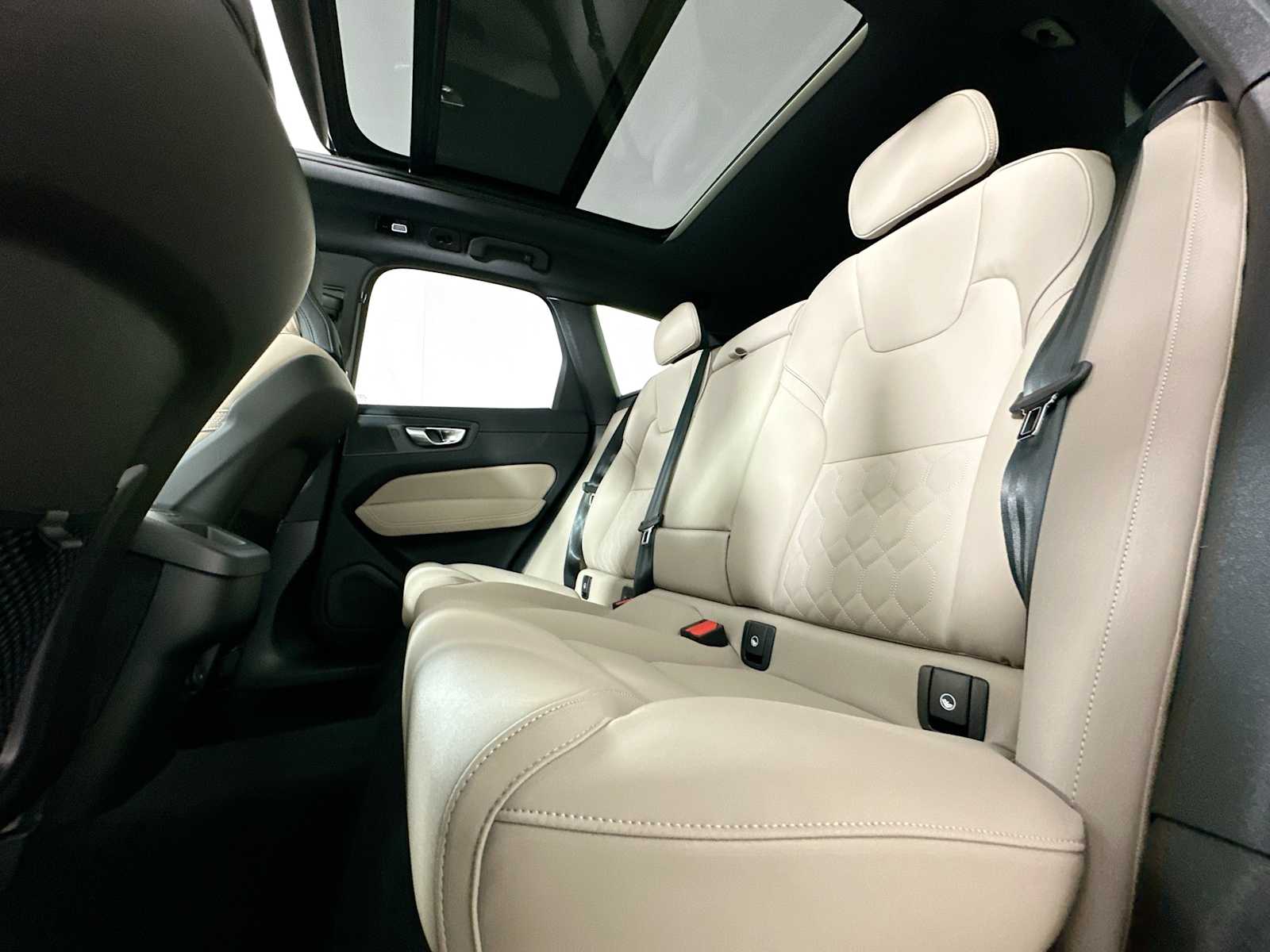 2026 Volvo XC60 B5 Plus photo 23