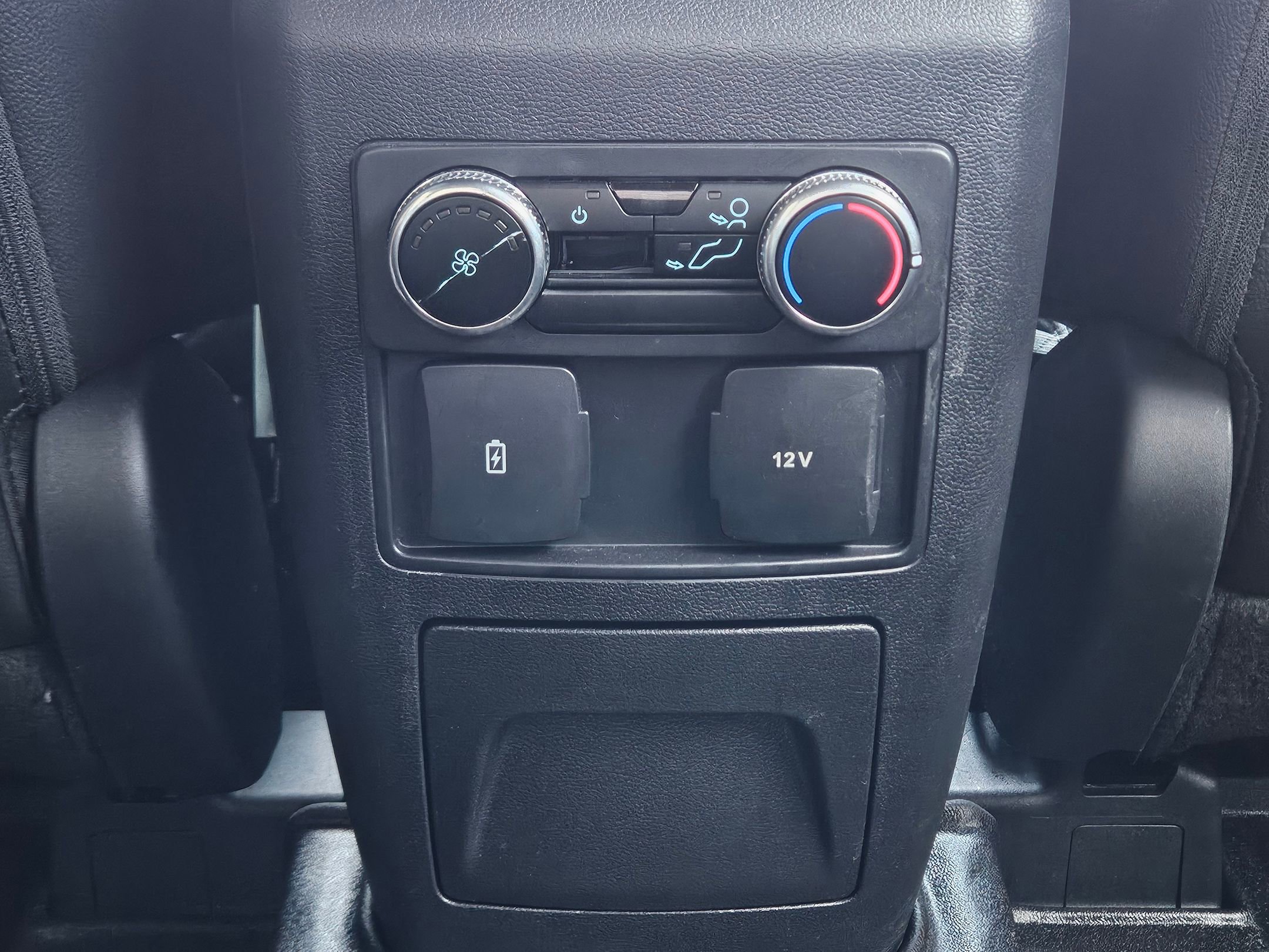 2023 Ford Explorer ST photo 27