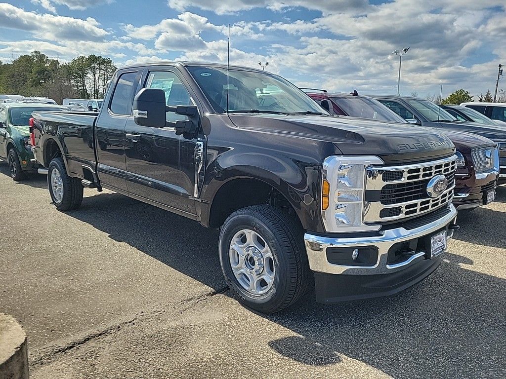 2025 Ford F-250 Super Duty XL's photo