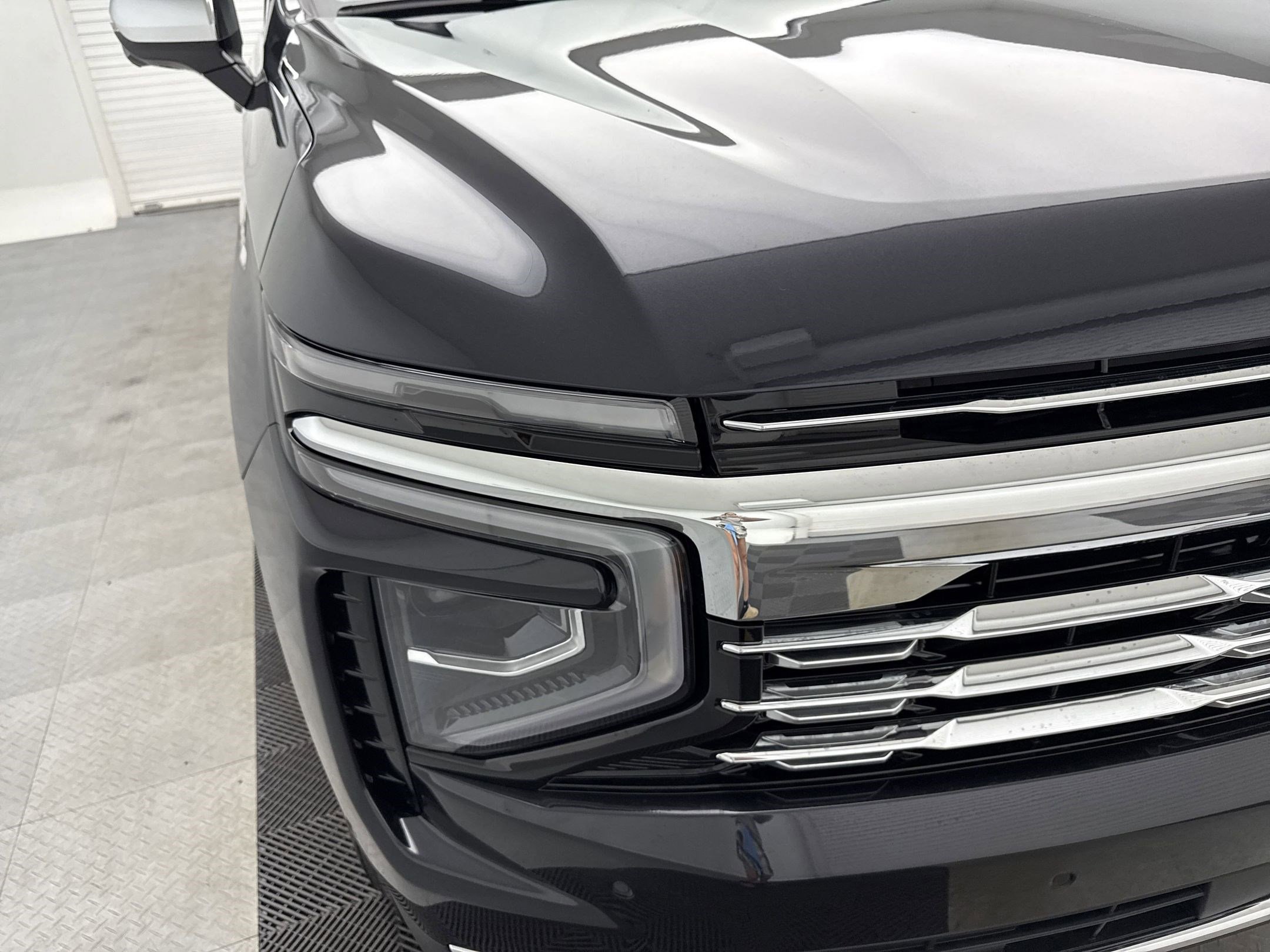 2025 Chevrolet Suburban Premier photo 6