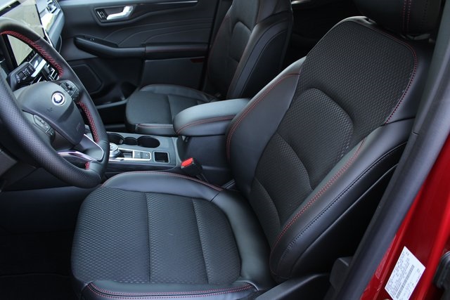 2025 Ford Escape ST-Line photo 16