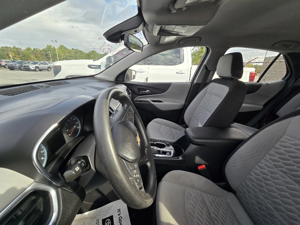 2020 Chevrolet Equinox LS photo 3