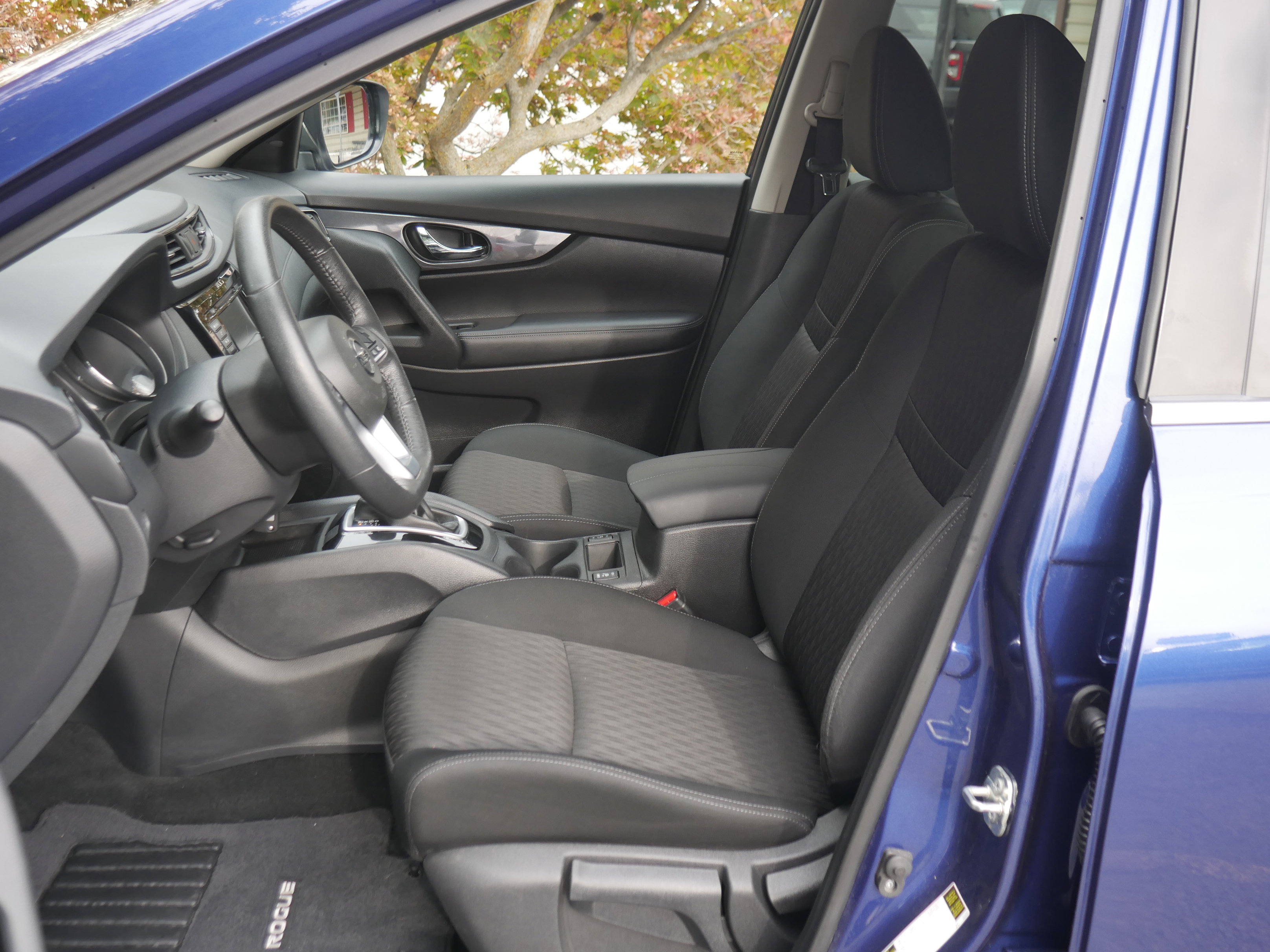 2019 Nissan Rogue S photo 3