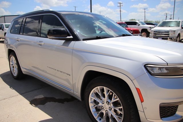 2021 Jeep Grand Cherokee L Summit photo 3