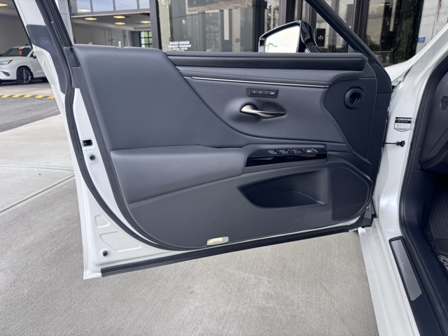 2025 Lexus ES 350 photo 15