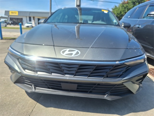 2024 Hyundai Elantra SEL photo 2