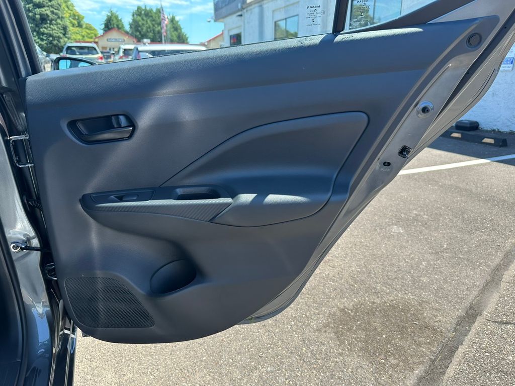 2025 Nissan Versa 1.6 S photo 24