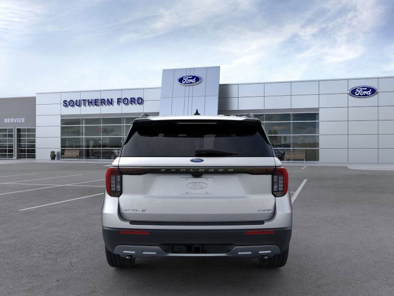 2025 Ford Explorer photo 4
