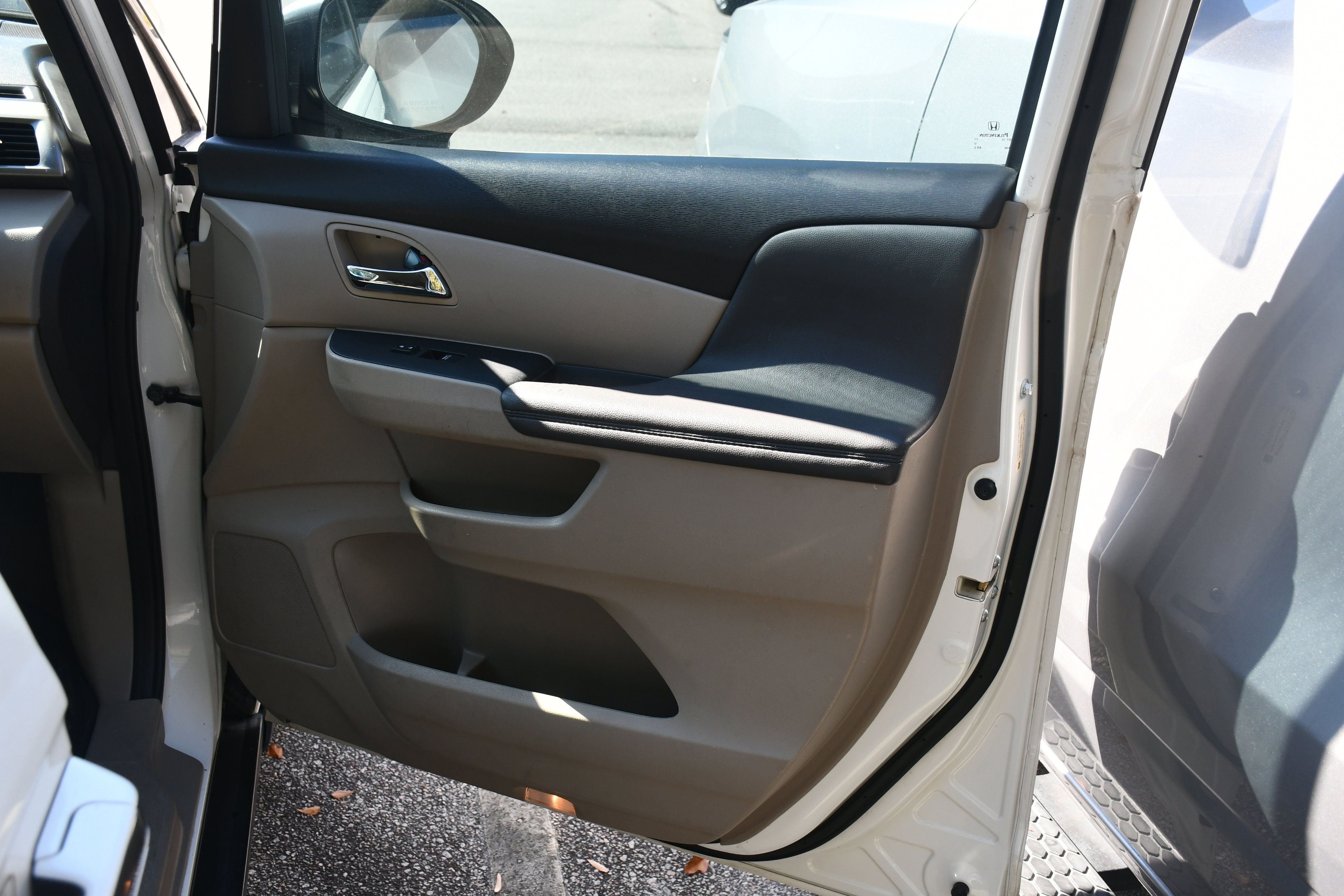 2016 Honda Odyssey SE photo 2