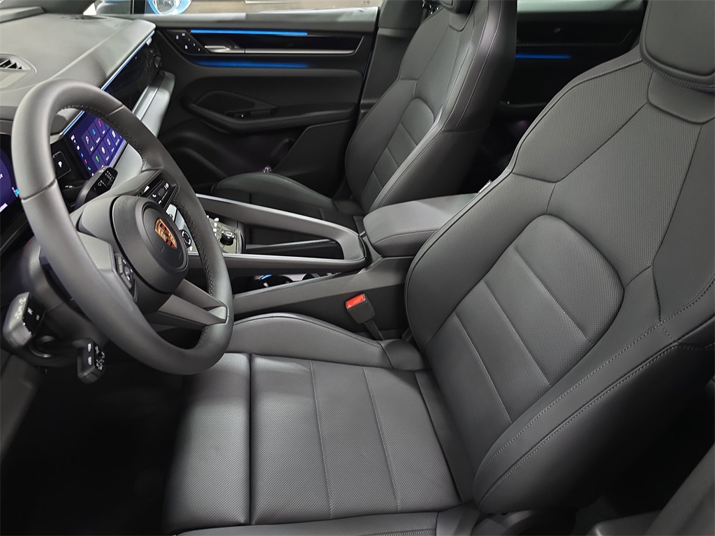 2025 Porsche Macan Electric photo 5