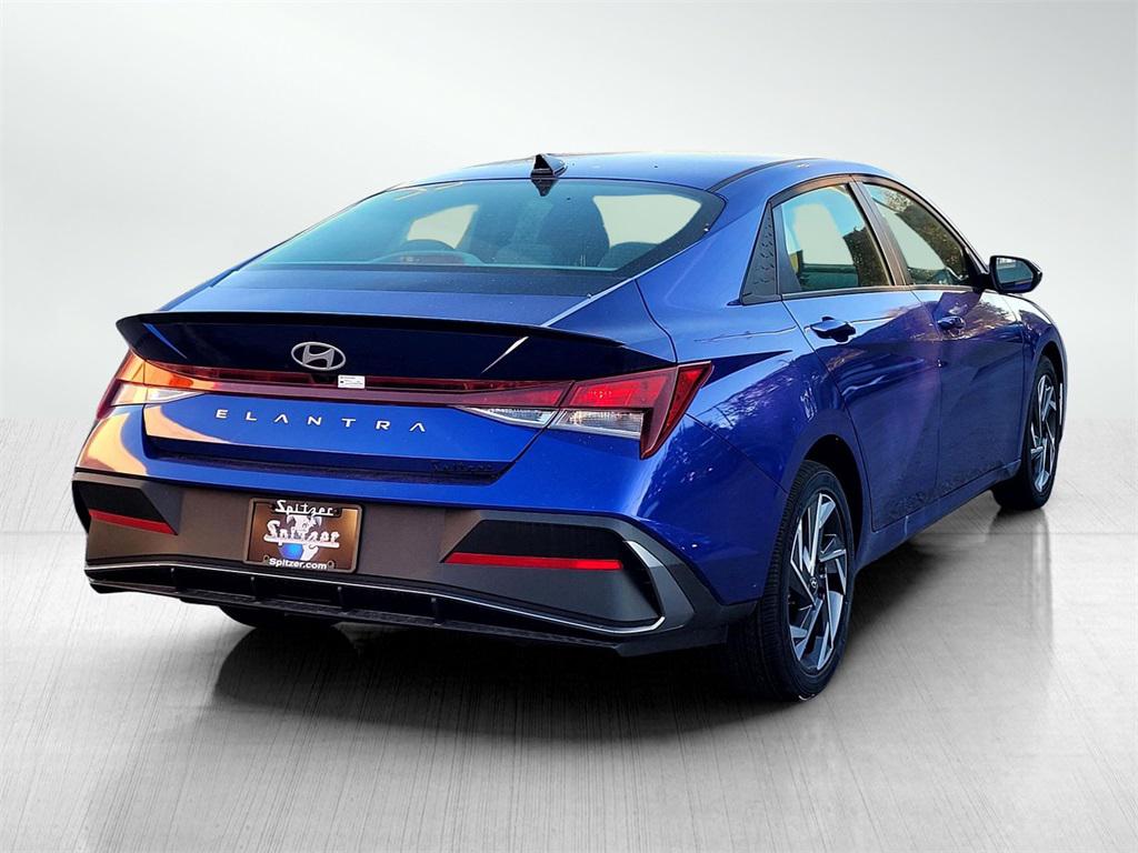 2025 Hyundai Elantra SEL Sport photo 4