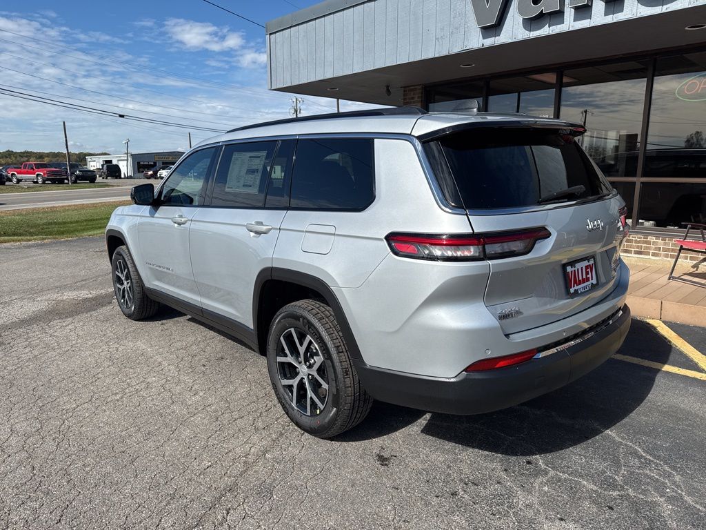 2025 Jeep Grand Cherokee Limited photo 3