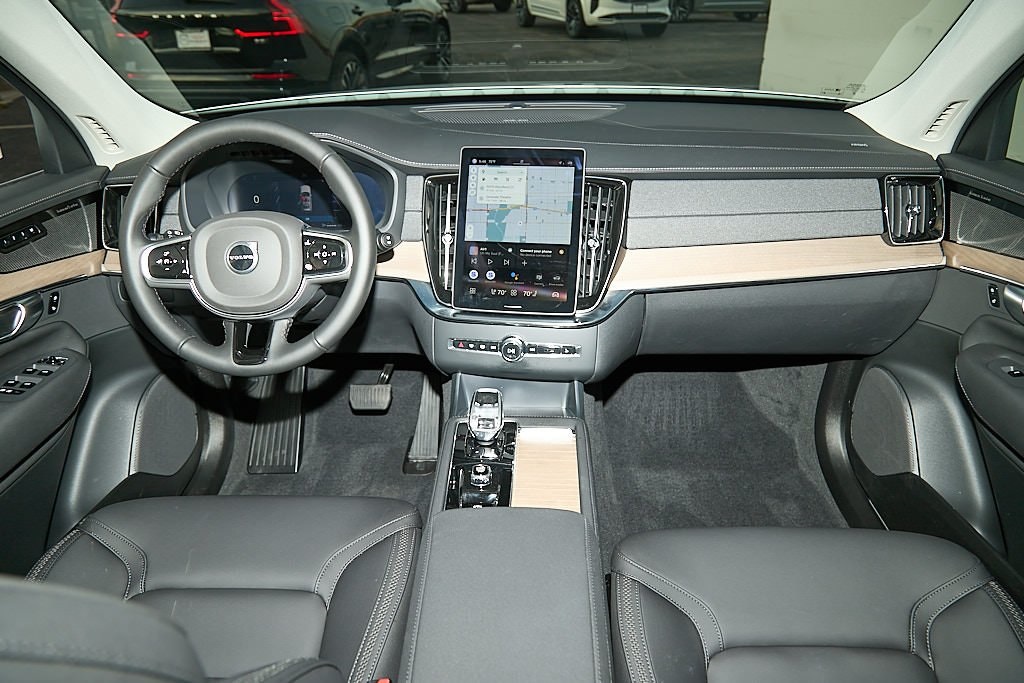 2025 VOLVO XC90 - Image 23