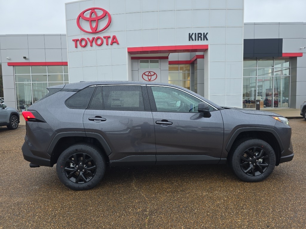2025 Toyota RAV4 LE's photo