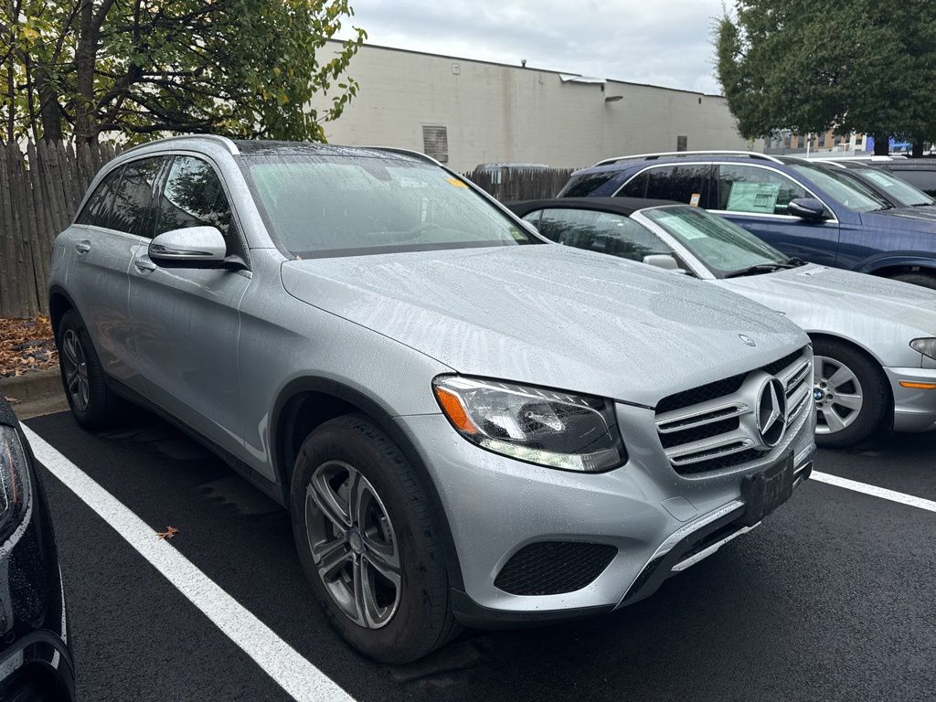 2017 Mercedes Benz GLC 300 photo 2
