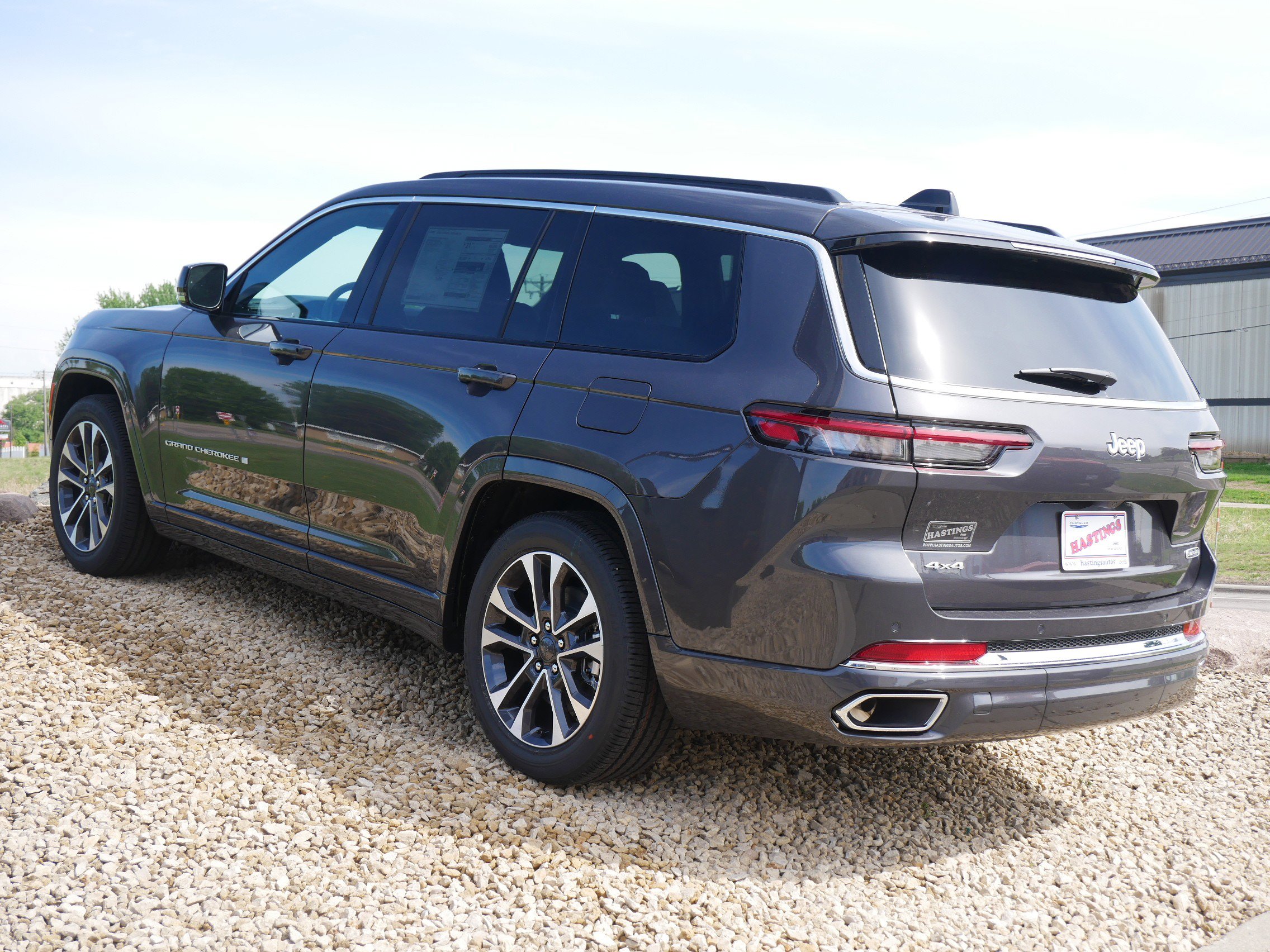 2025 Jeep Grand Cherokee Overland photo 3