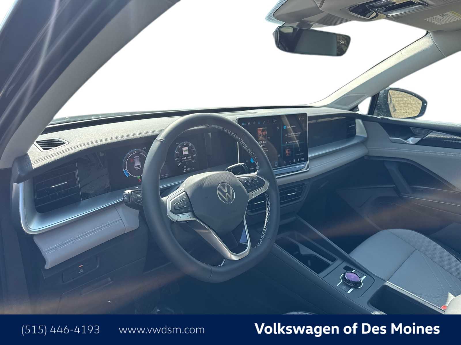 2025 Volkswagen Tiguan SE photo 2