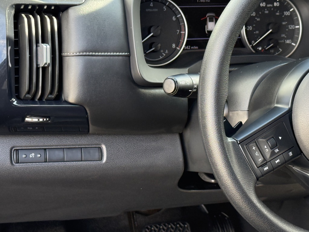 2025 Nissan Pathfinder S photo 12