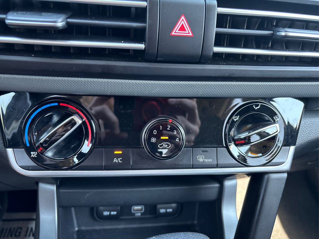 2023 Kia Seltos LX photo 27